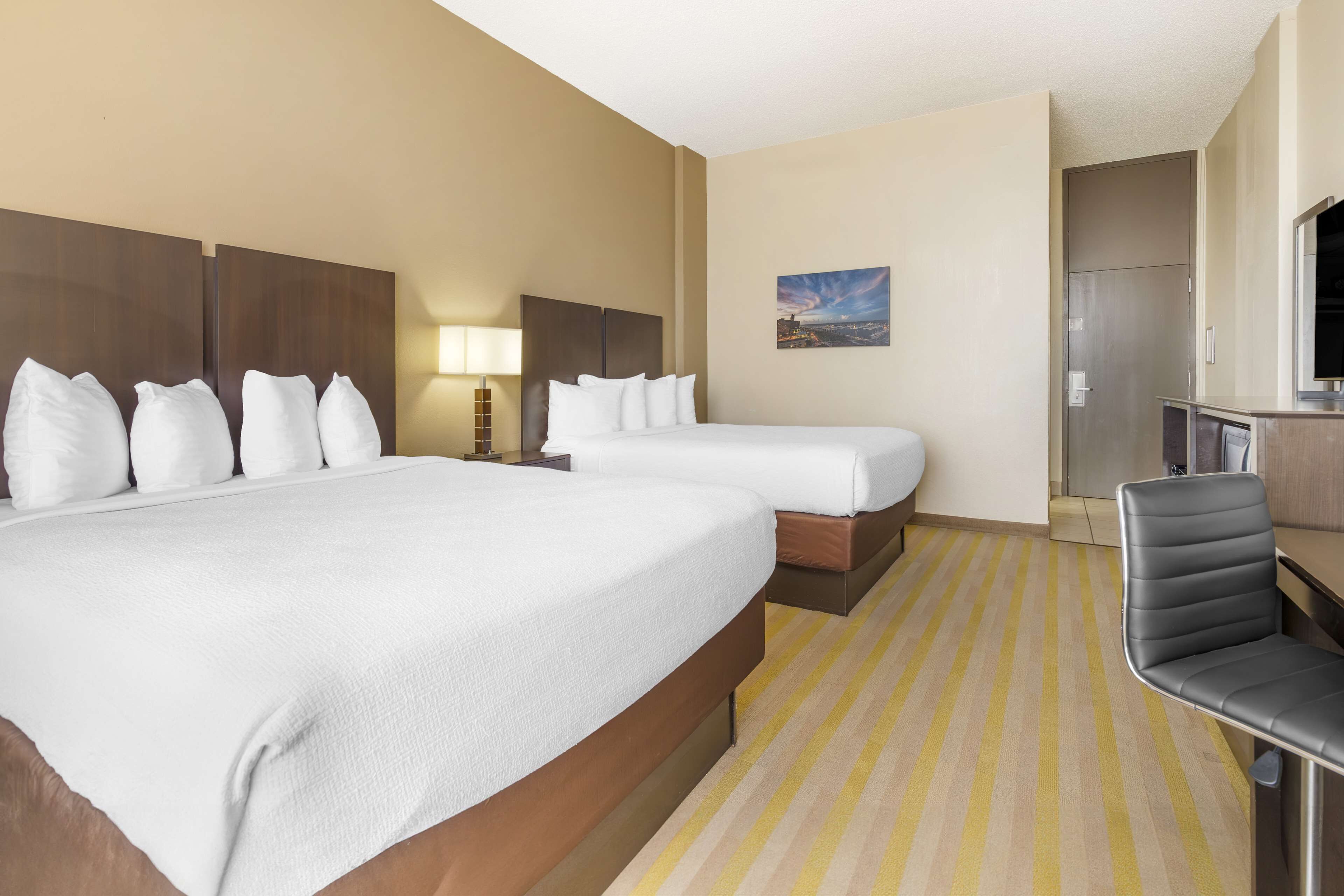 premium bedding, pillow-top beds, in-room safe, desk