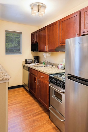 Studio, 1 Queen Bed with Sofa bed | Private kitchen | Fridge, microwave, stovetop, dishwasher