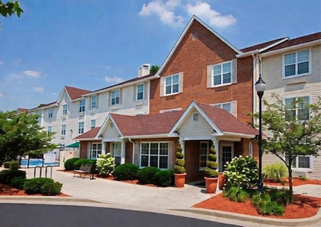Exterior. MainStay Suites Bloomington near University
