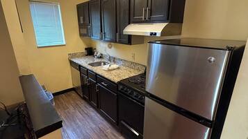 Room, Multiple Beds, Non Smoking (Efficiency) | Private kitchen