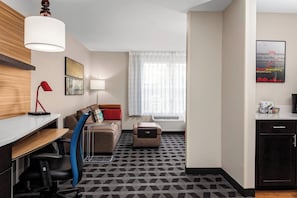Studio, 1 Queen Bed with Sofa bed, Non Smoking | Desk, laptop workspace, blackout drapes, iron/ironing board