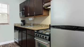 Geladeira, micro-ondas, cooktop, lava-louças