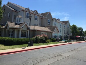 Front of property - Hawthorn Suites by Wyndham Louisville North (Jeffersonville)