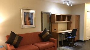 Living area - Hawthorn Suites by Wyndham Louisville North (Jeffersonville)