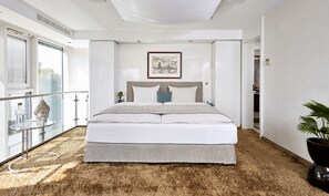 Penthouse Suite | Hypo-allergenic bedding, free minibar, in-room safe, desk