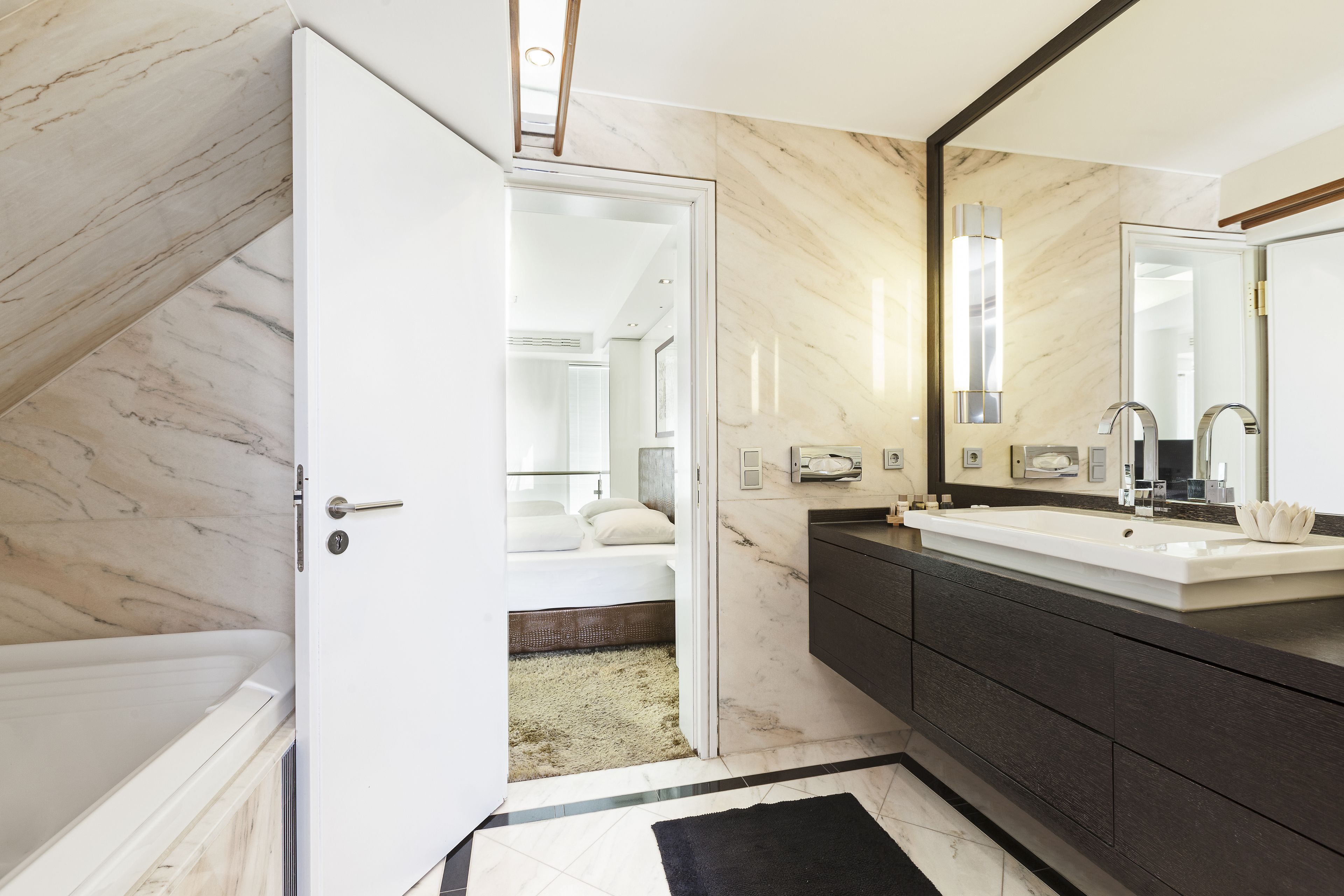 penthouse suite | bathroom | eco-friendly toiletries, hair dryer, bidet, towels