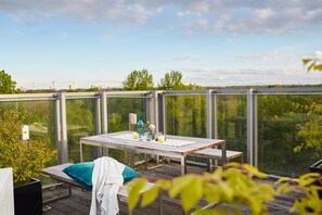 Penthouse Suite | Hypo-allergenic bedding, in-room safe, desk, laptop workspace