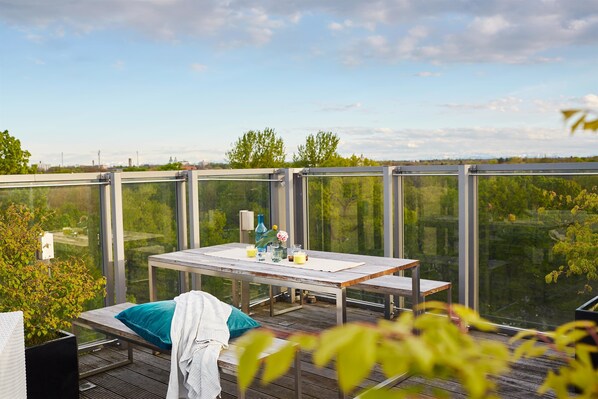 Penthouse Suite | Allergikerbettwaren, kostenlose Minibar, Zimmersafe, Schreibtisch