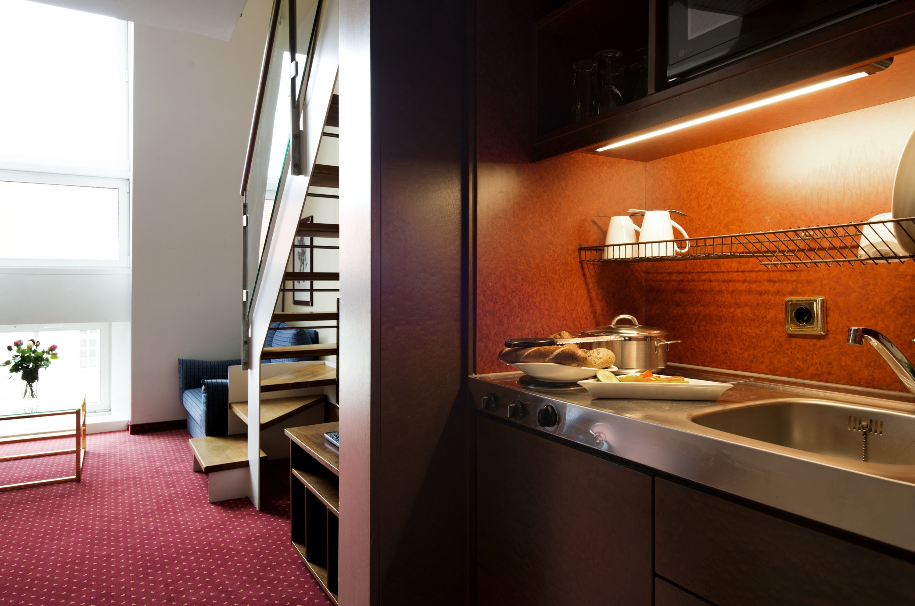 business duplex | private kitchenette | fridge, microwave, stovetop, coffee/tea maker