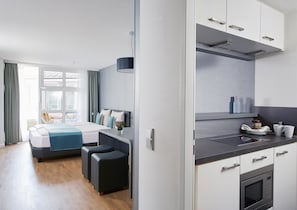Superior Plus Zimmer, 1 Queen Bett | Minibar, Schreibtisch, laptopgeeigneter Arbeitsplatz