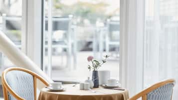 Tägliches Frühstücksbuffet (19 EUR pro Person)