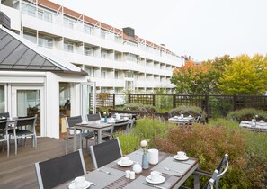 Desayuno buffet diario (EUR 19 por persona)