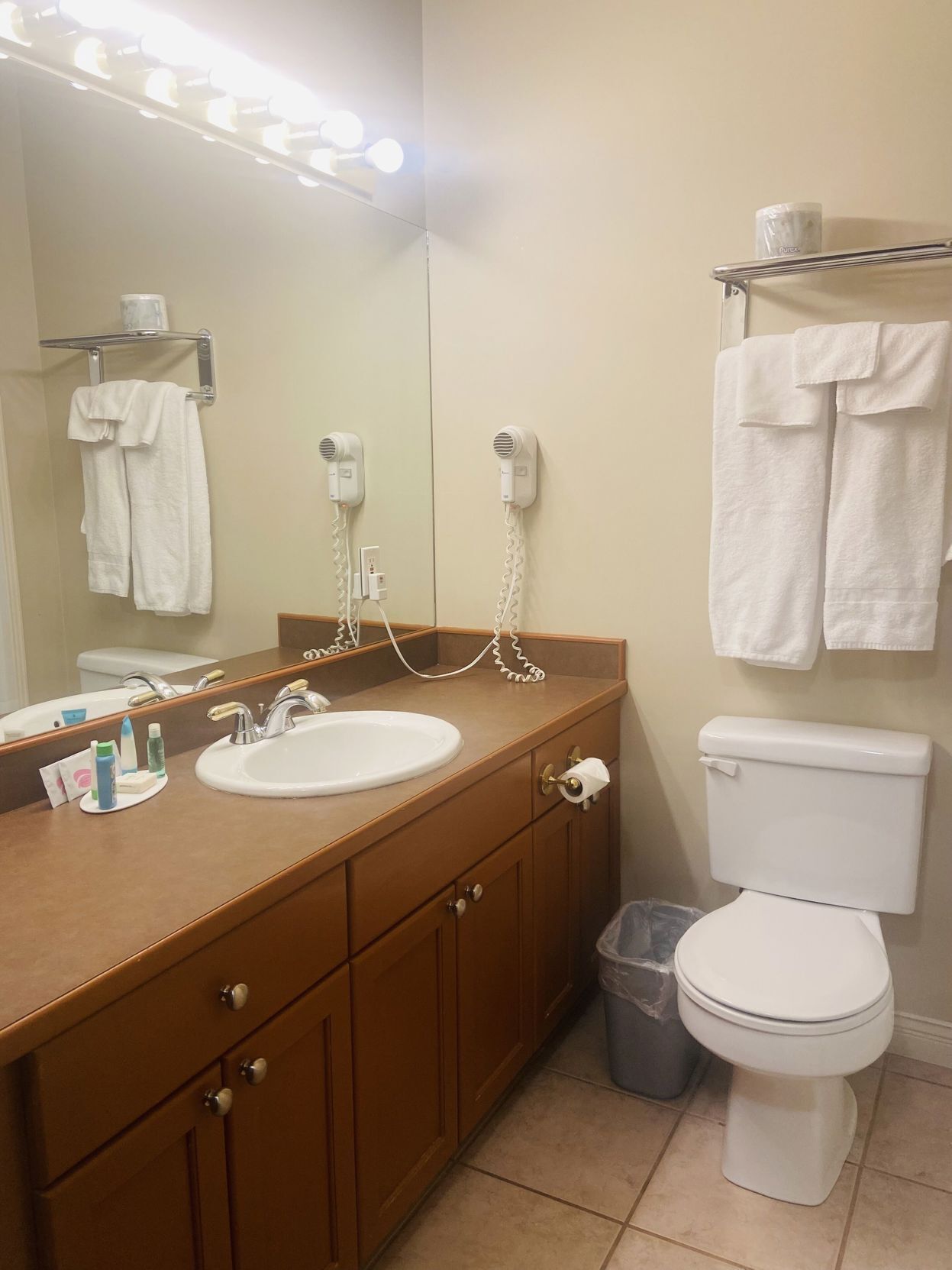 免费洗浴用品、吹风机、毛巾