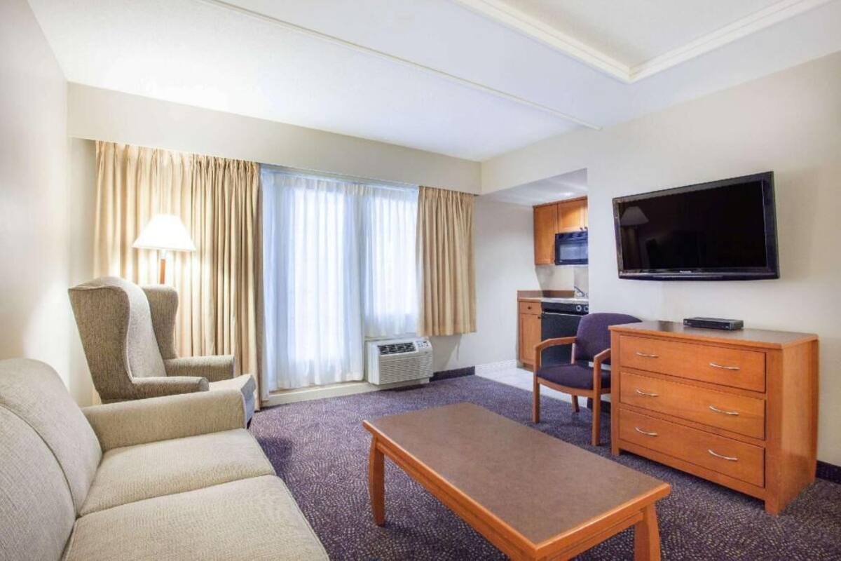 42-inch TV with cable channels