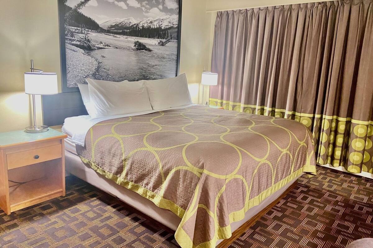 Desk, blackout drapes, iron/ironing board, free cribs/infant beds