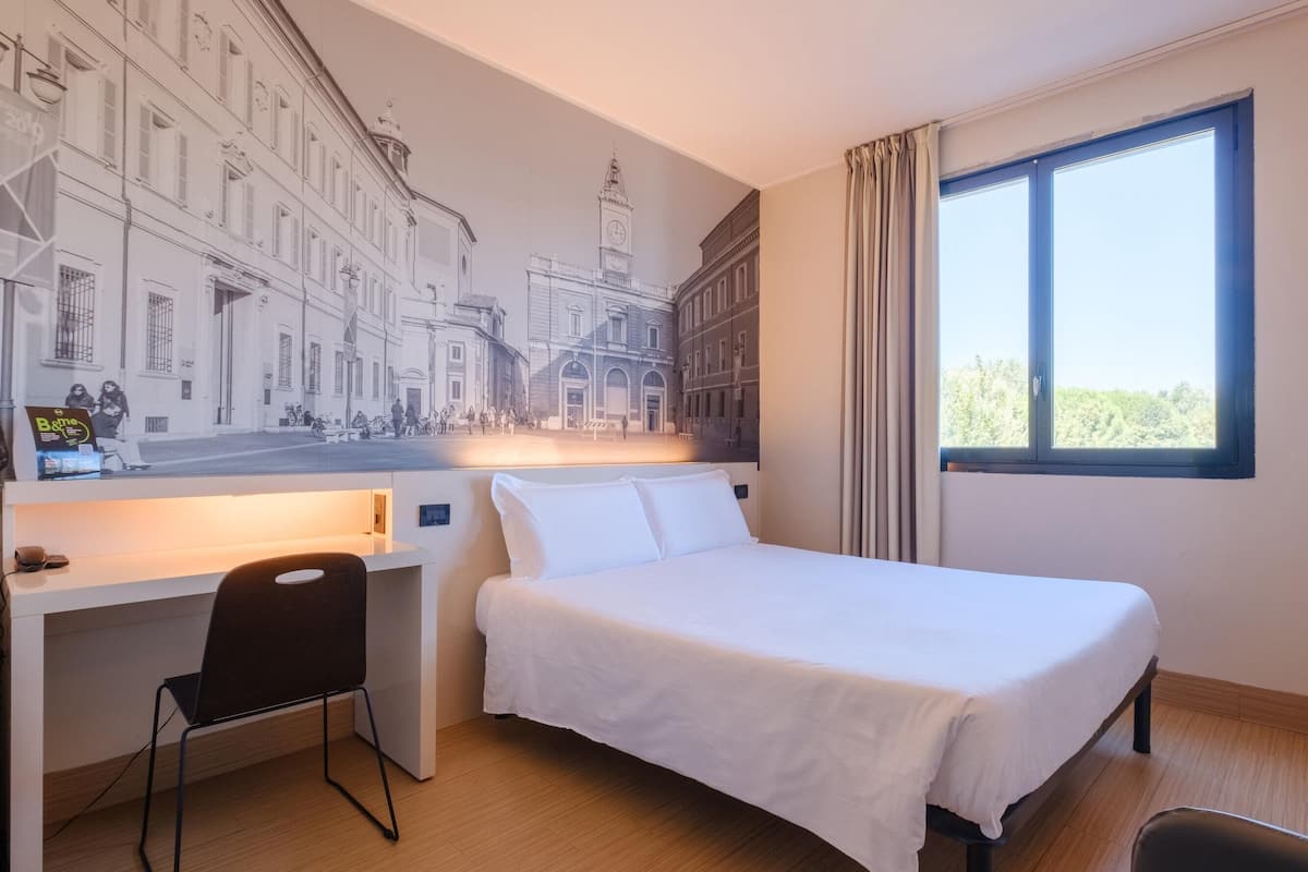 Double Non-Smoking Room | In-room safe, desk, soundproofing, cribs/infant beds