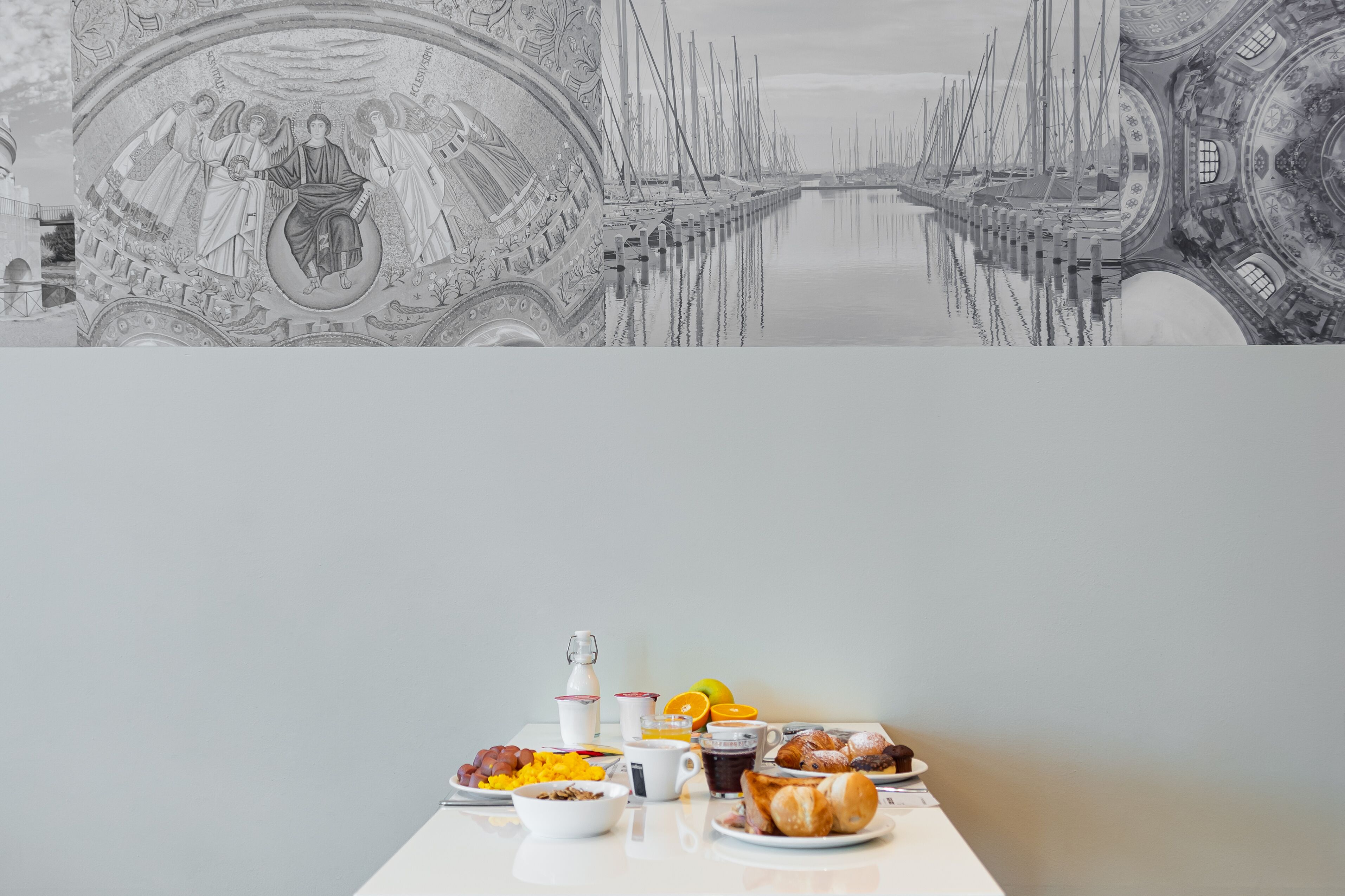 Tägliches Frühstücksbuffet (7.9 EUR pro Person)