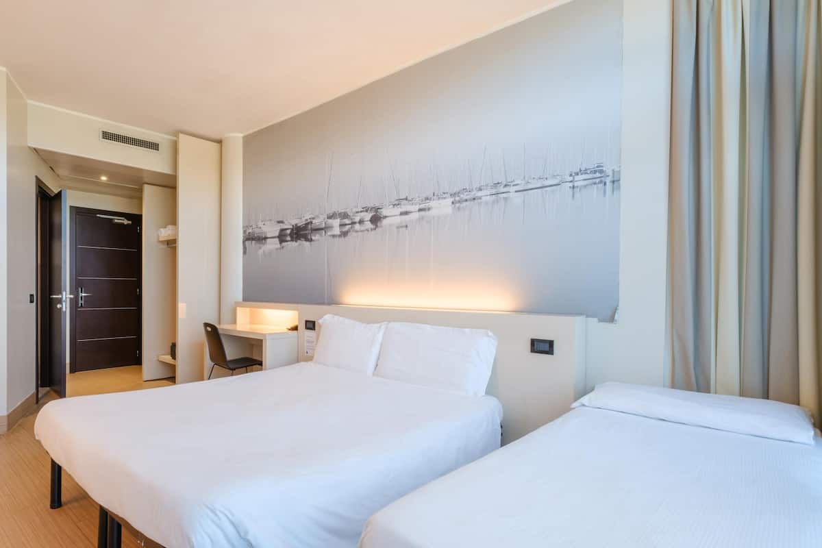 In-room safe, desk, soundproofing, cribs/infant beds