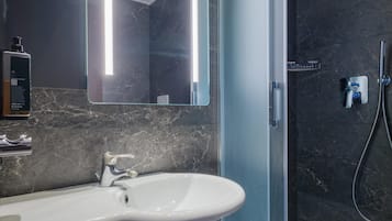 Superior Double Room, Non Smoking | Bathroom