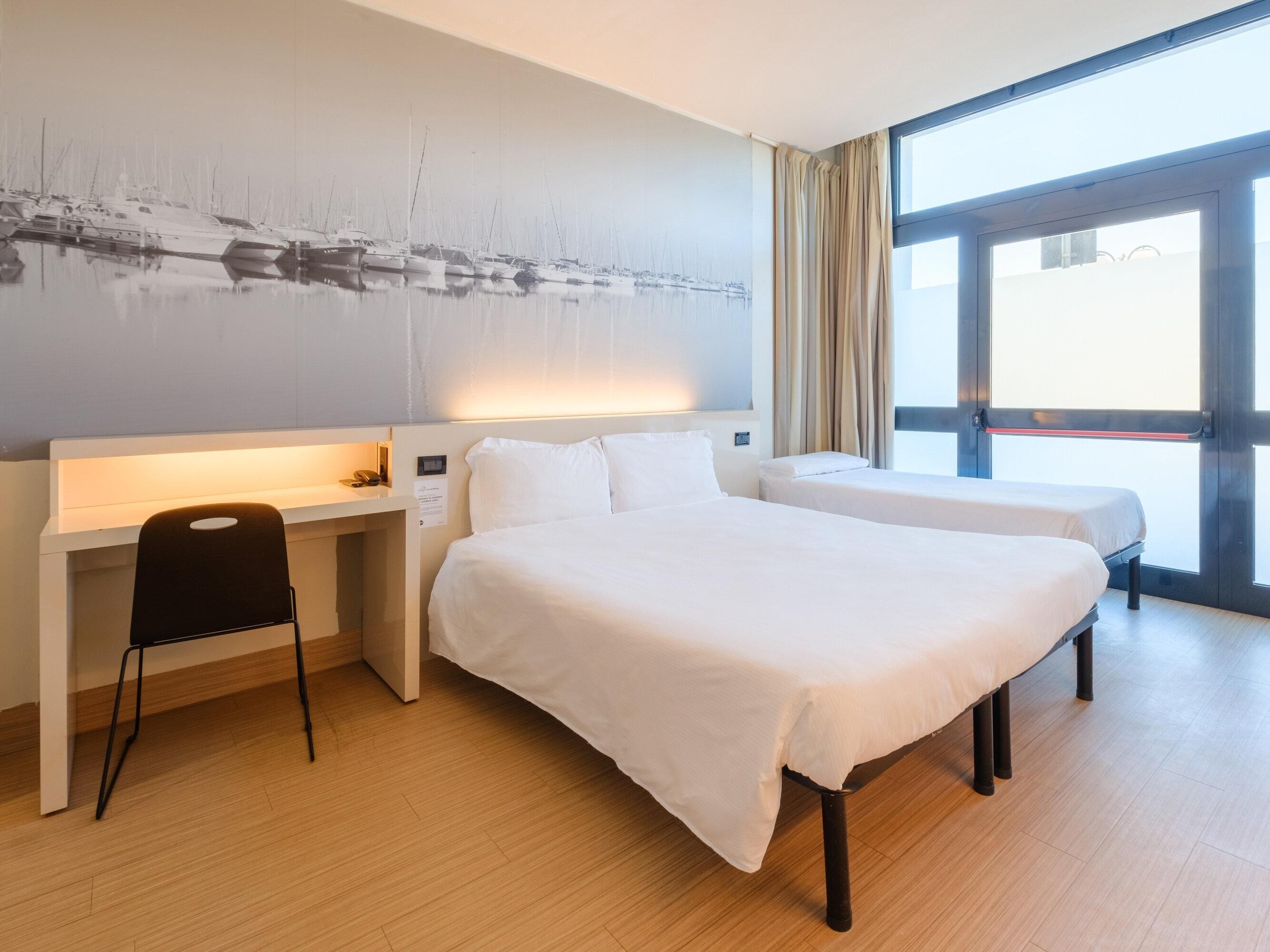 Economy Triple Room, Non Smoking | In-room safe, desk, soundproofing, cribs/infant beds