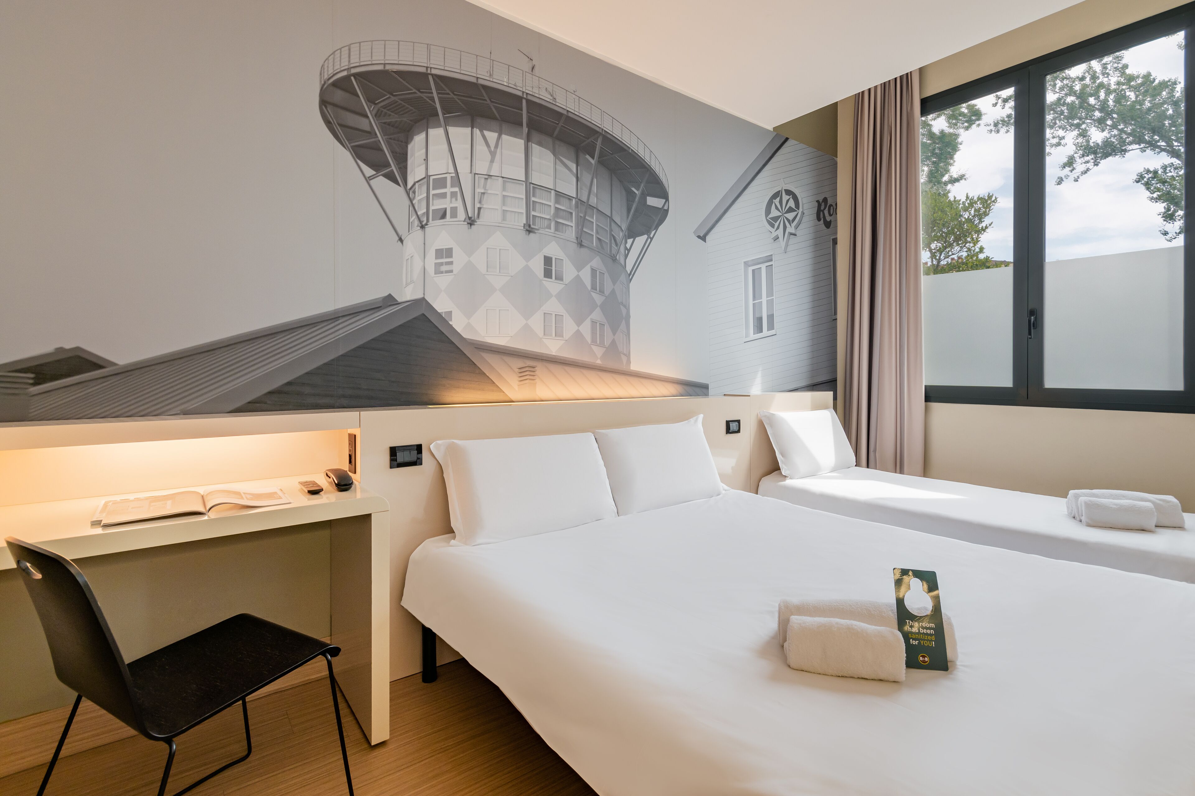 triple room, accessible, non smoking | 1 bedroom, in-room safe, desk, soundproofing