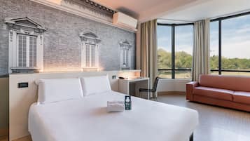 Double Non-Smoking Room | In-room safe, desk, soundproofing, cribs/infant beds