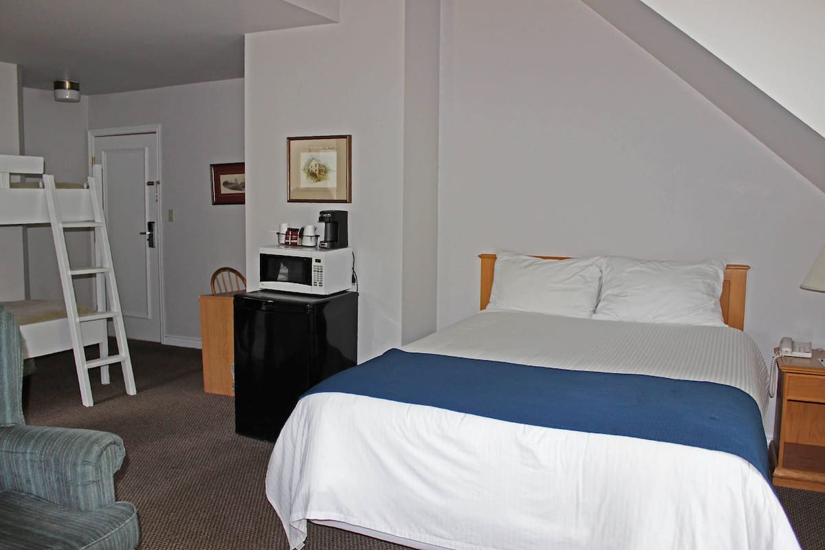 Standard Room, Multiple Beds, Non Smoking