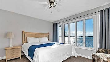 Standard Room, 1 King Bed with Sofa bed, Non Smoking, Jetted Tub (Beach Front)