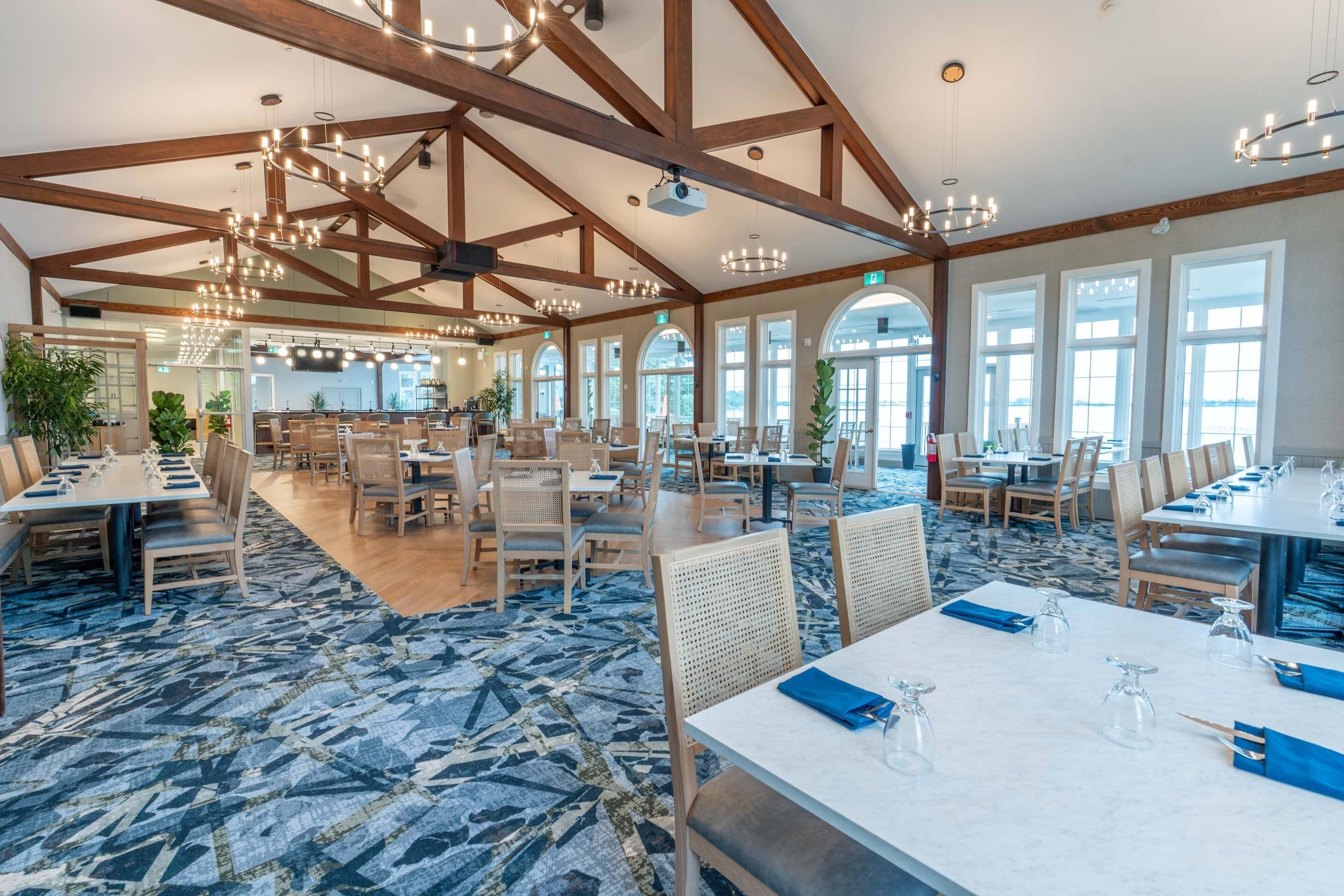 2 restaurants; lunch and dinner served 
