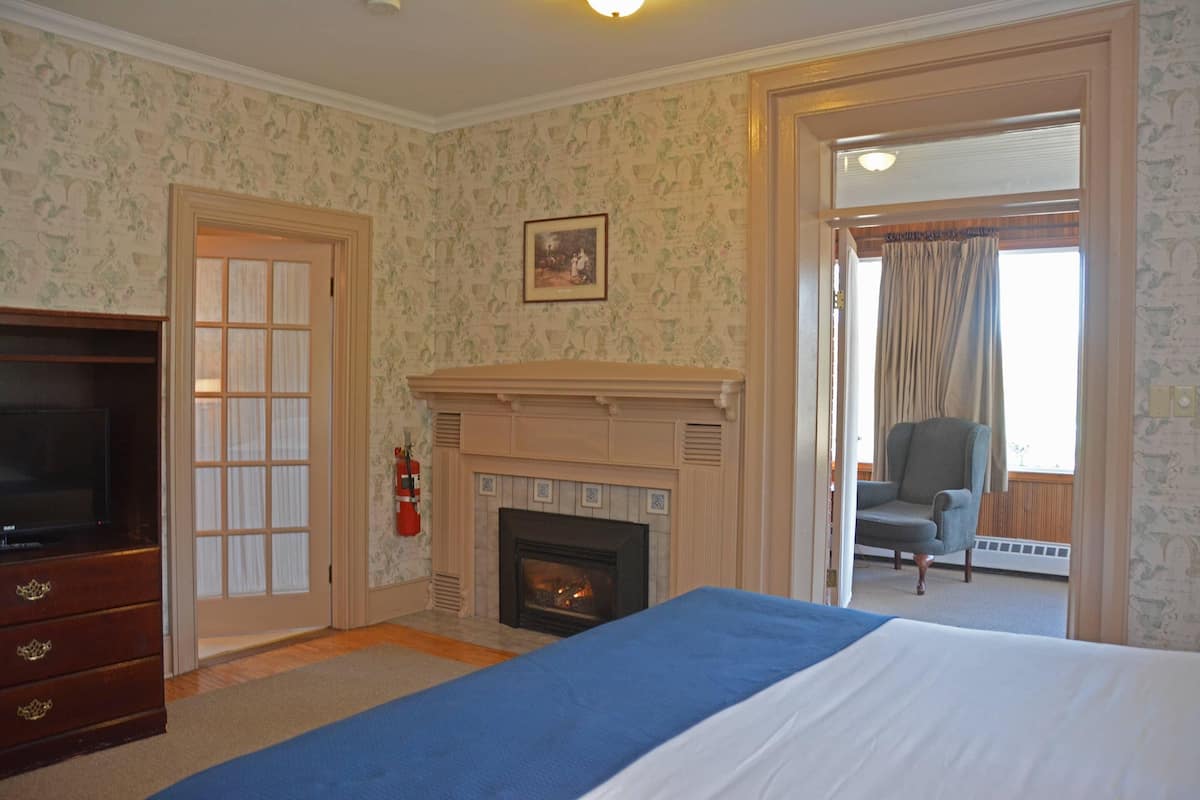 Standard Room, 1 King Bed with Sofa bed, Non Smoking