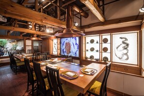 Déjeuner et dîner servis sur place, spécialités Cuisine chinoise