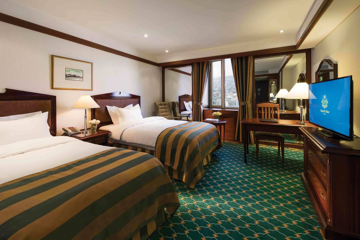 Superior Twin kamer | Luxe beddengoed, een minibar, een kluis op de kamer, een bureau