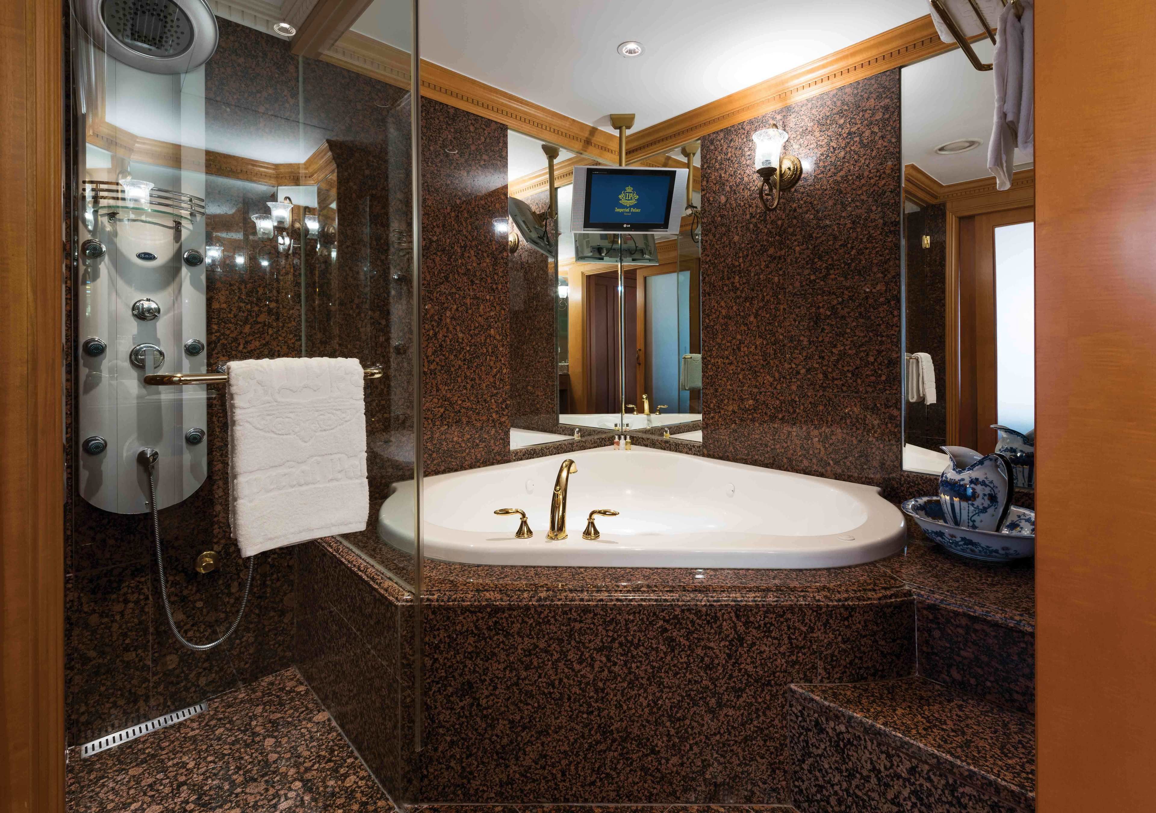 deep-soaking bathtub