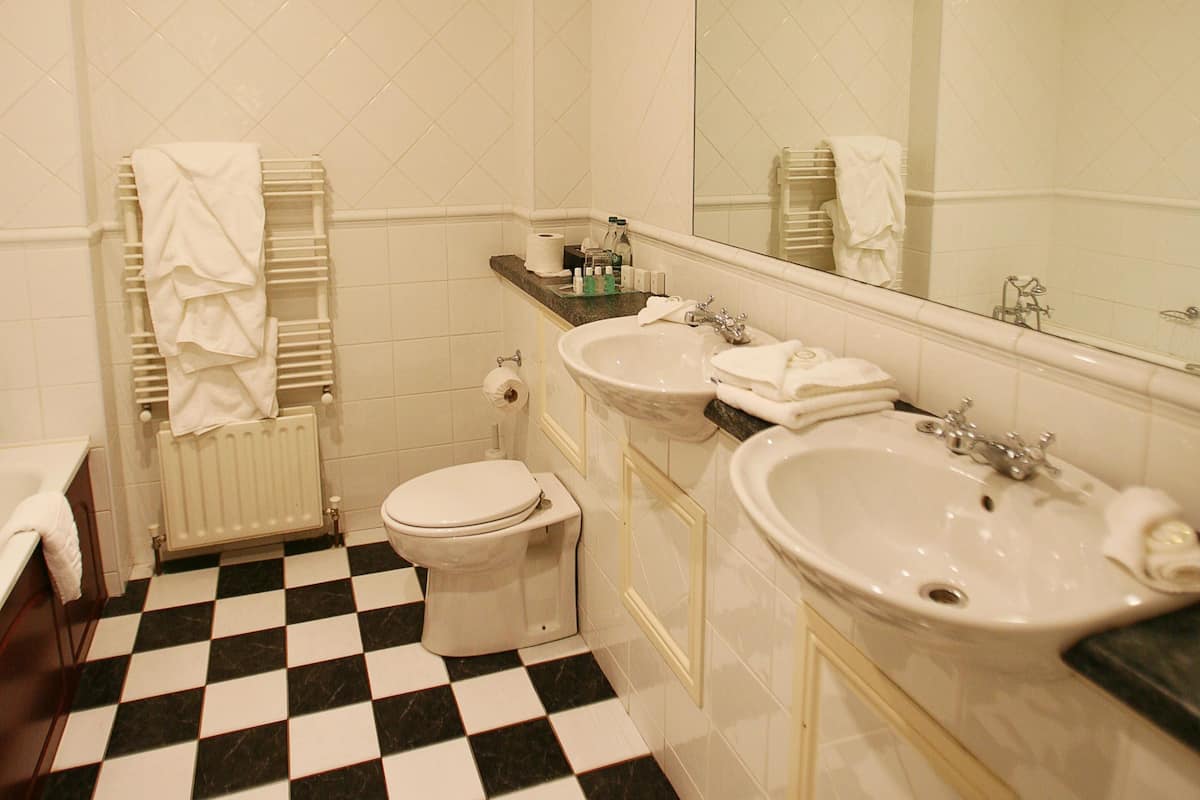 designer toiletries, towels