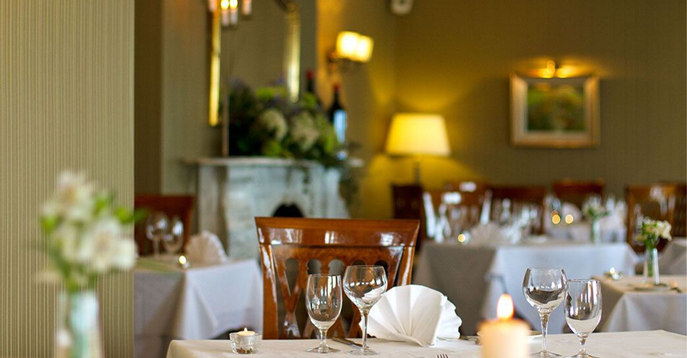 breakfast, lunch and dinner served