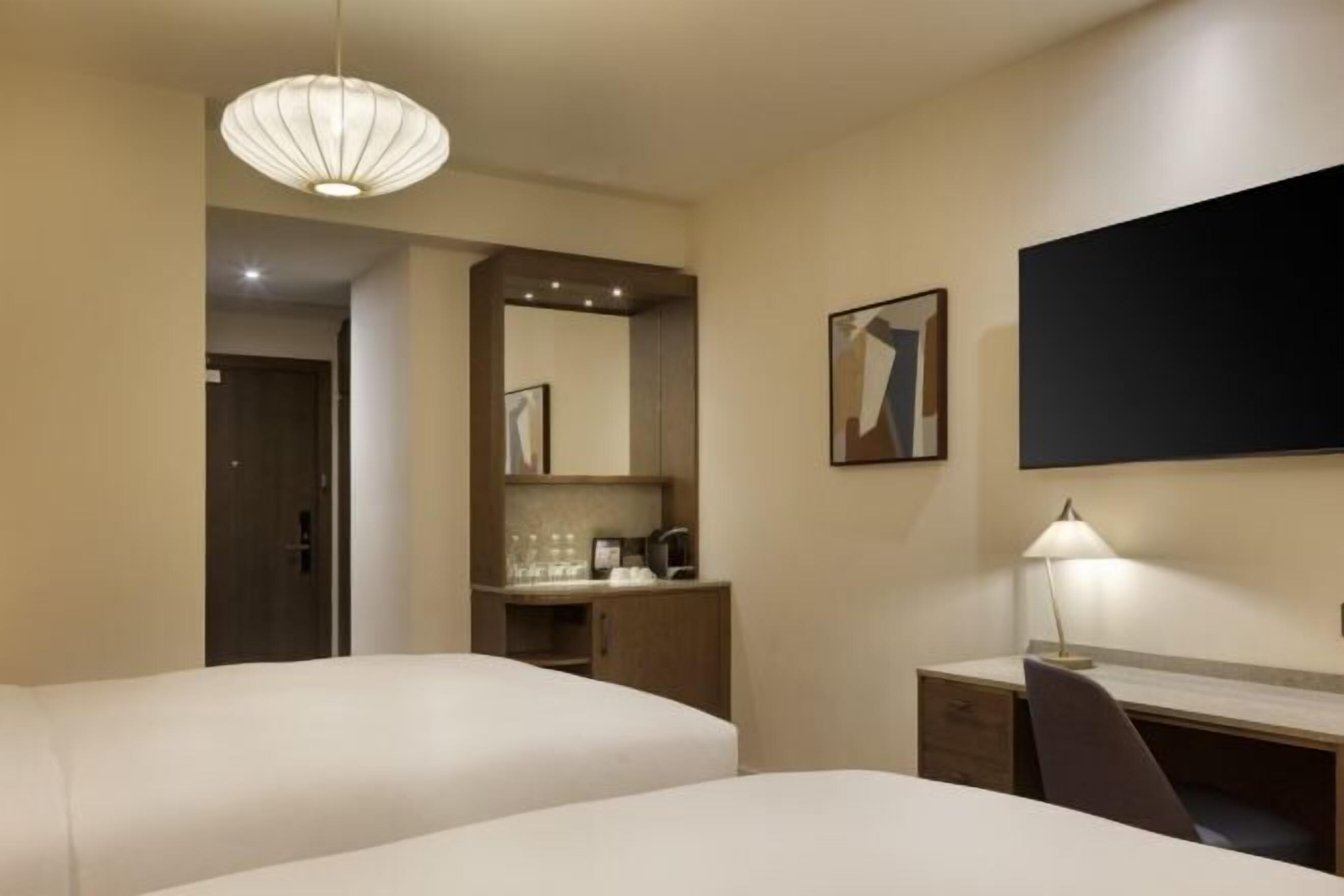 低刺激性寝具、セーフティボックス (室内)、ノートパソコン用作業スペース、遮光カーテン