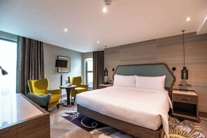 Junior Suite | Hypo-allergenic bedding, in-room safe, laptop workspace, blackout drapes