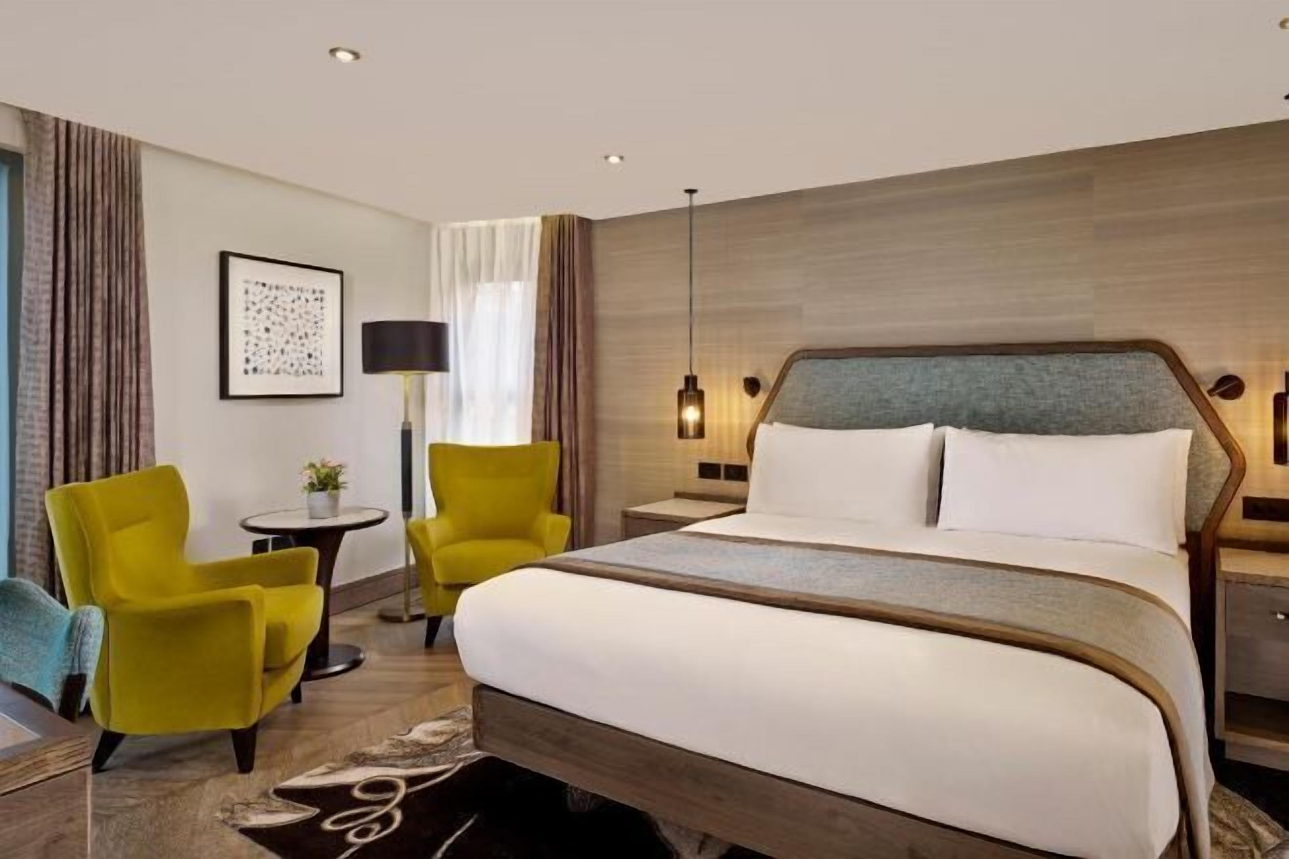 Hypo-allergenic bedding, in-room safe, laptop workspace