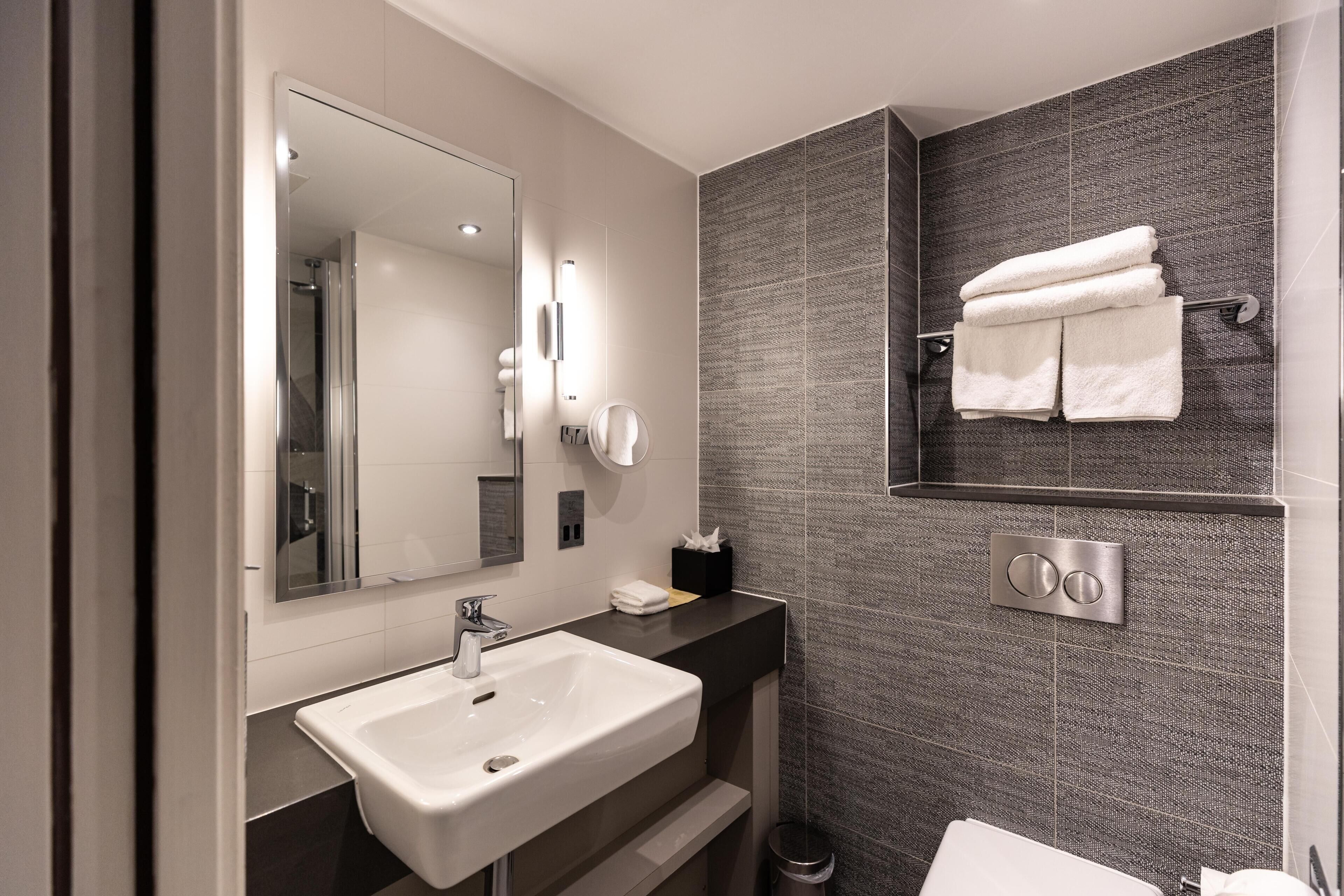 Photo - DoubleTree by Hilton London West End