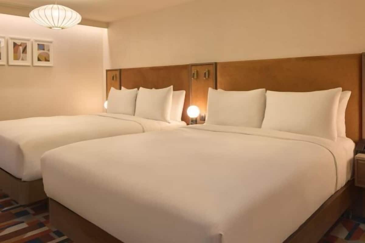 Hypo-allergenic bedding, in-room safe, laptop workspace, blackout drapes