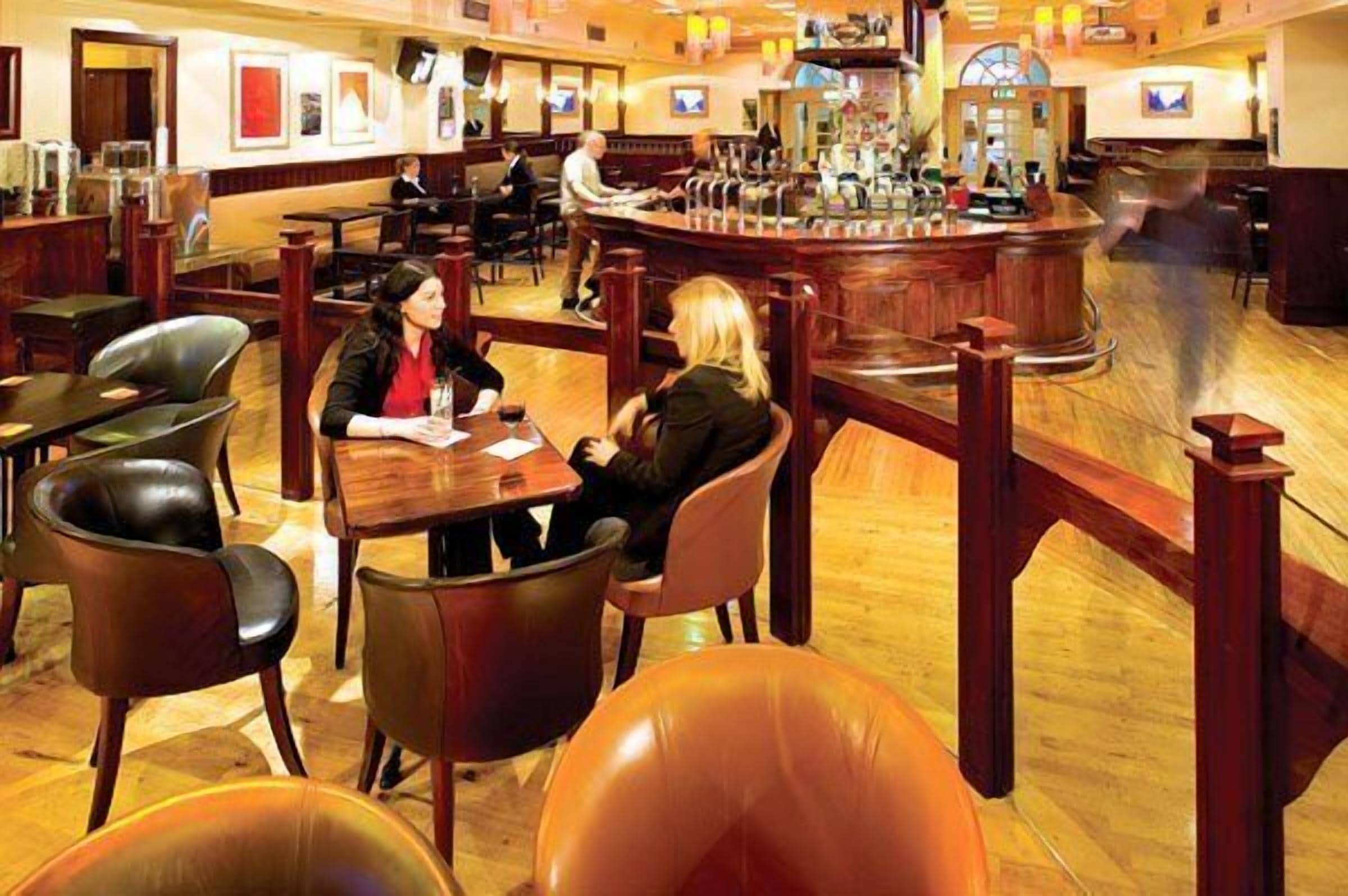 Foto - Harcourt Hotel