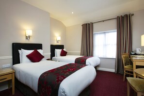 客房内保险箱、办公桌、熨斗/熨板、免费 WiFi