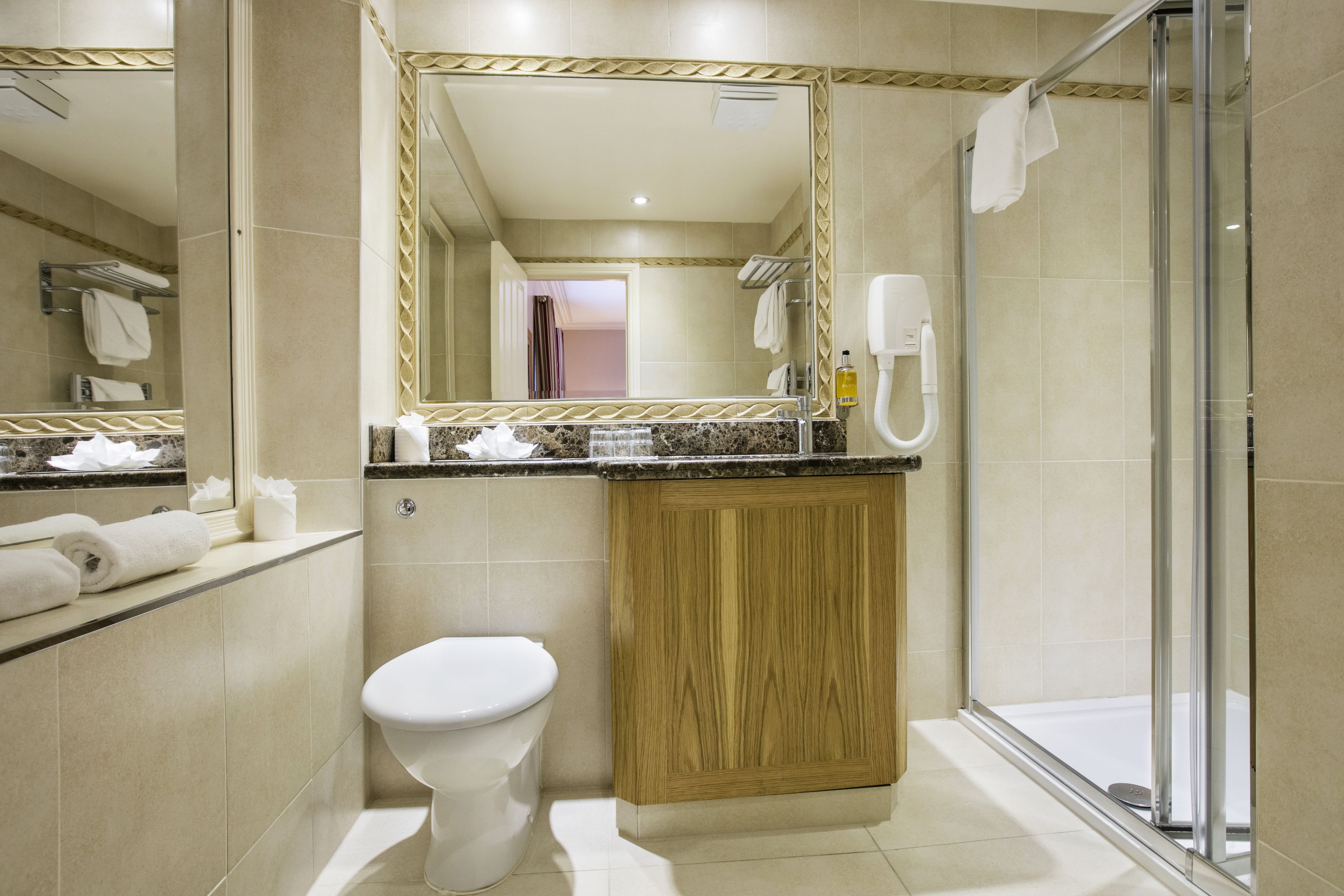 Foto - Harcourt Hotel