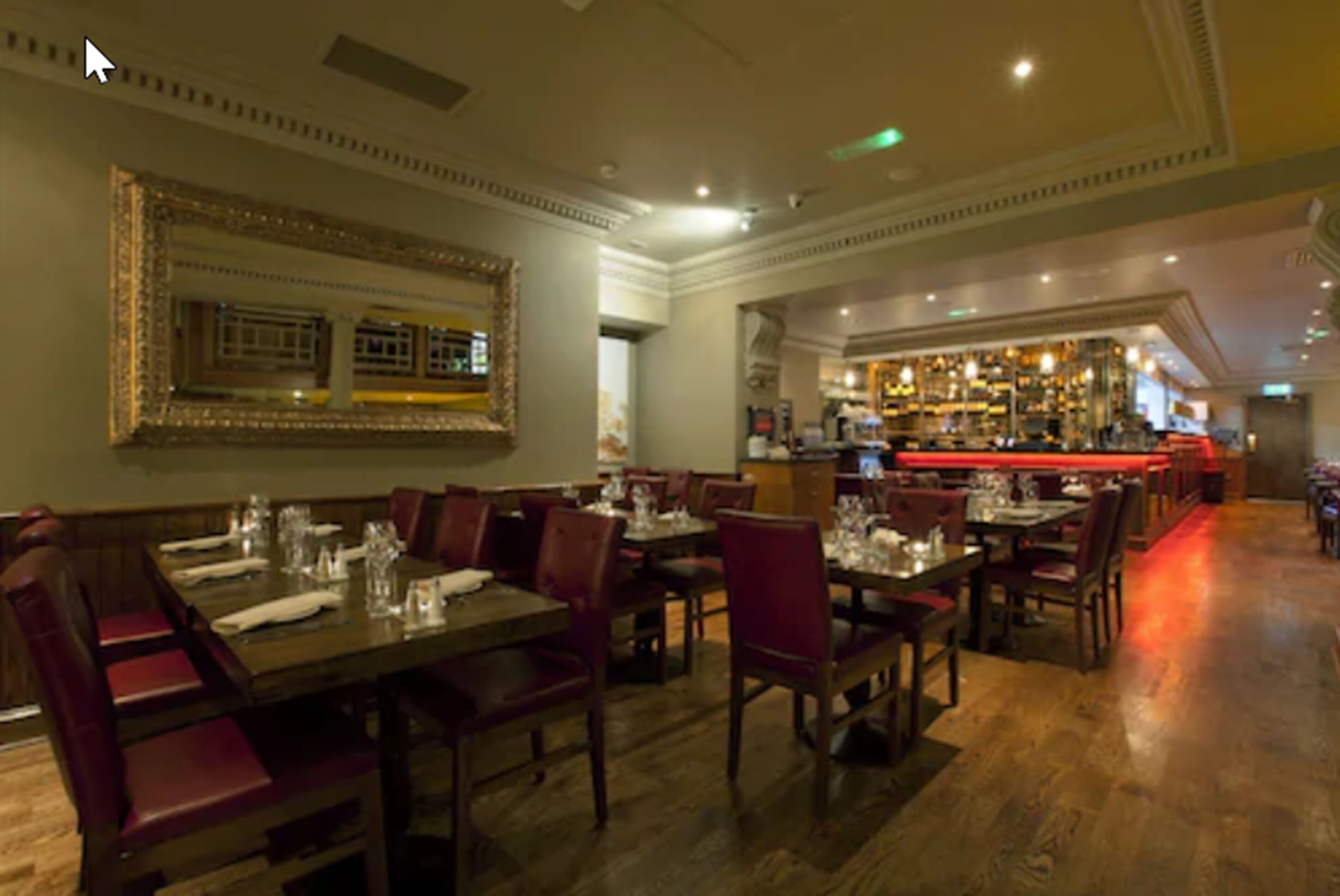 Foto - Harcourt Hotel