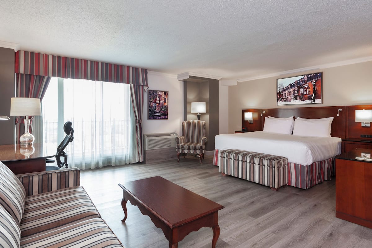 1 bedroom, premium bedding, in-room safe, desk