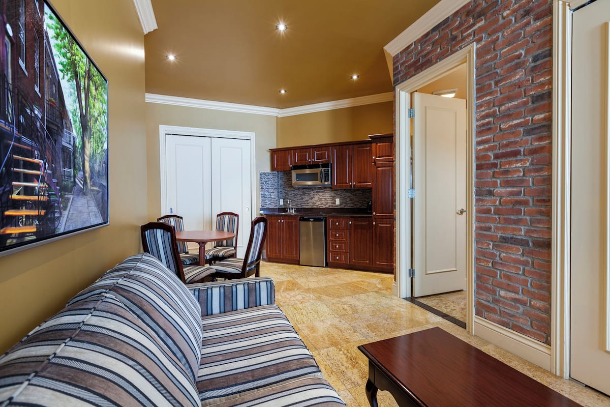 1 bedroom, premium bedding, in-room safe, desk