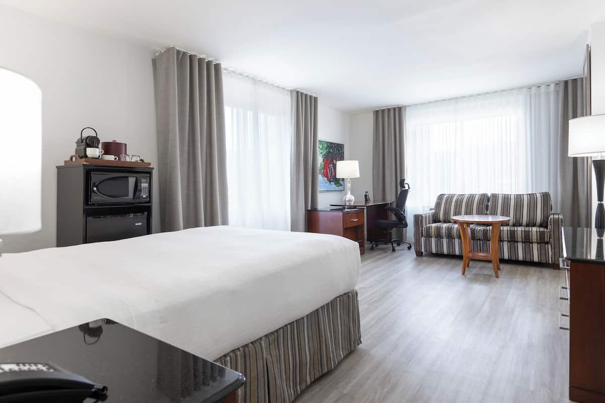 1 bedroom, premium bedding, in-room safe, desk