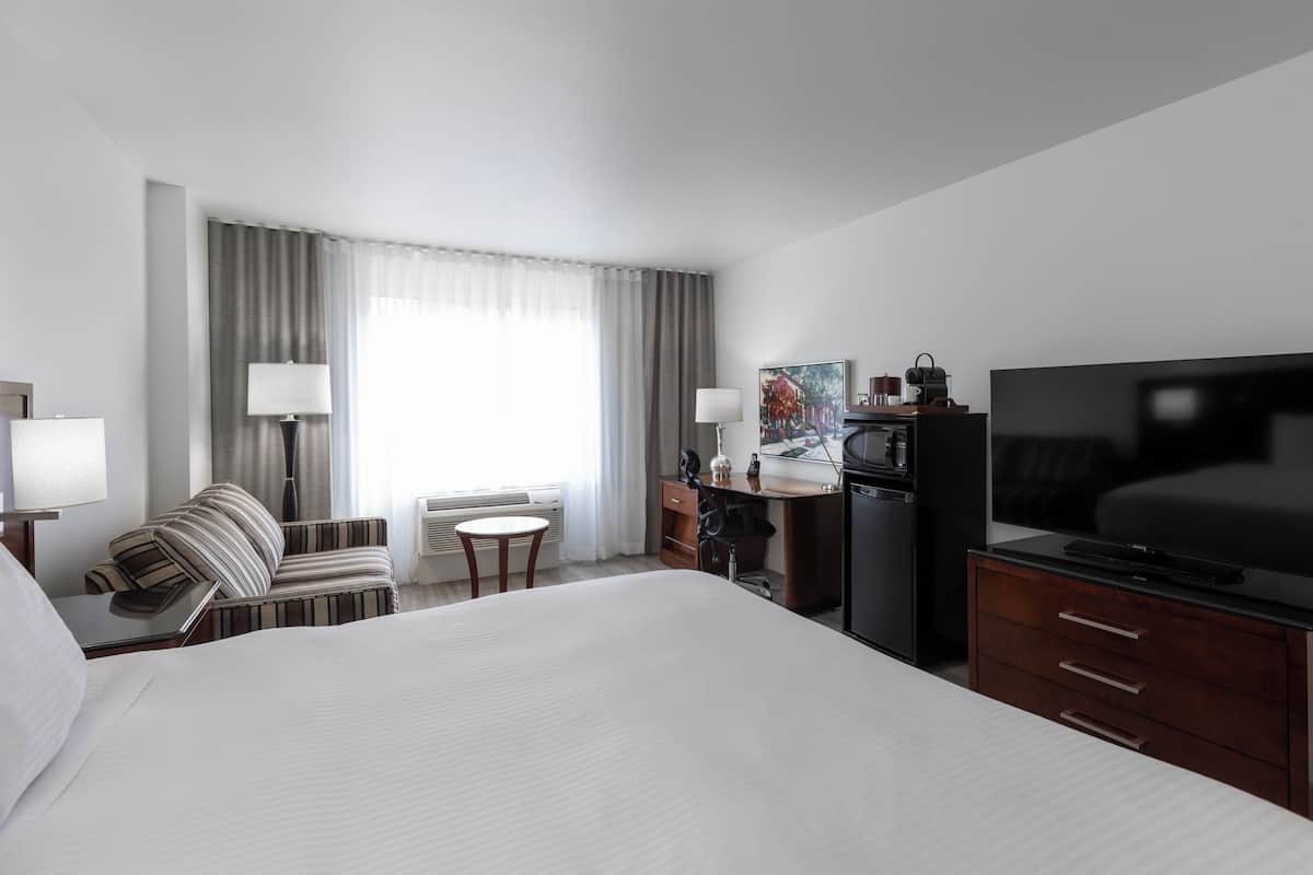 Executive Room, 1 King Bed with Sofa bed | 1 bedroom, premium bedding, in-room safe, desk