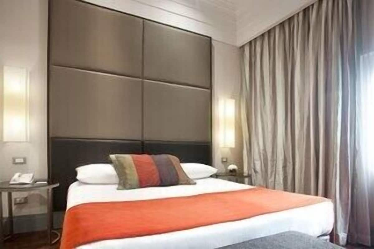 Literie hypoallergénique, couette en duvet d'oie, minibar