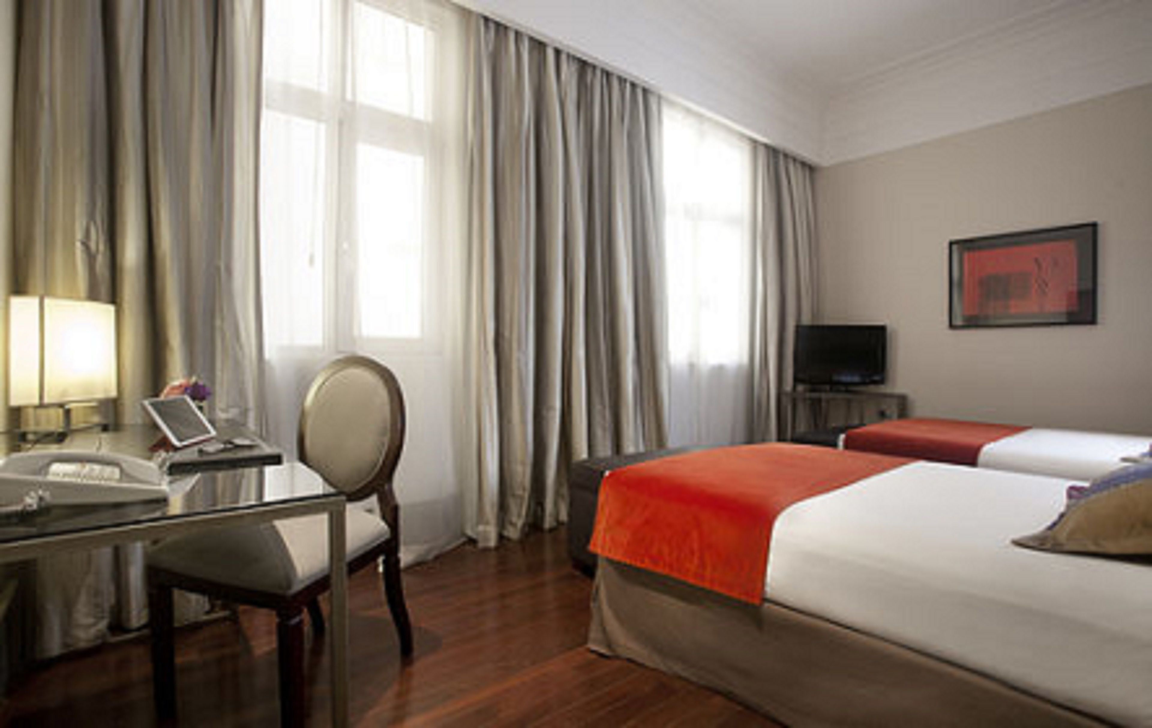 Literie hypoallergénique, couette en duvet d'oie, minibar